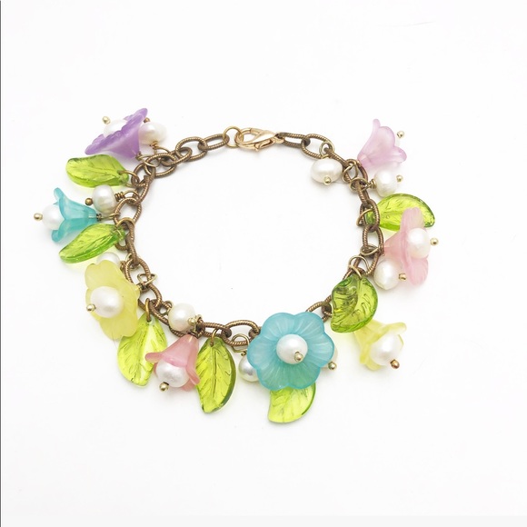 ARTISAN BOHO PASTEL FLOWER BRACELET - Picture 2 of 2